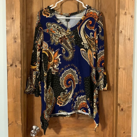 2/$10 Boutique tunic top. - Picture 1 of 4
